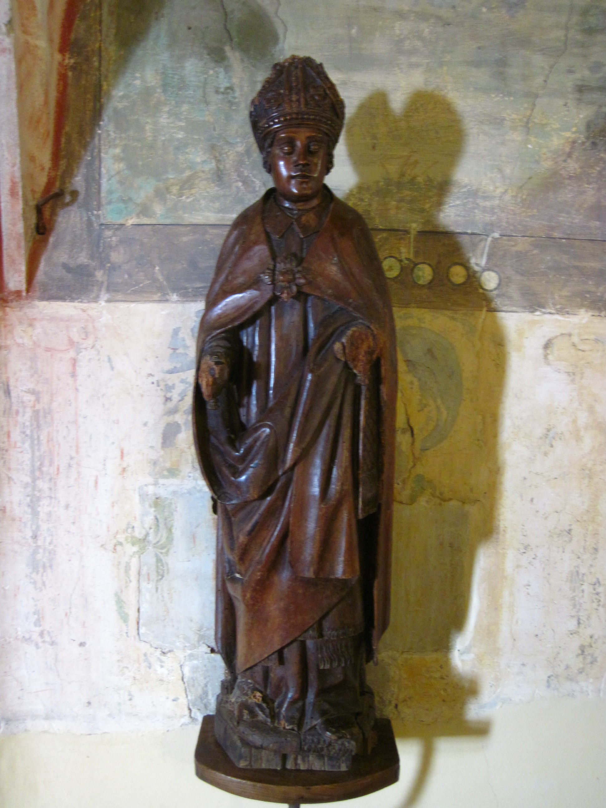 Statue d'évêque